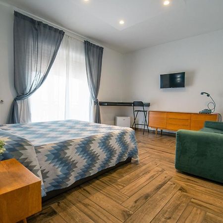 Hub Ferroviario - 12 Posti Letto Per Il Tuo Gruppo A Napoli Con Wifi E Netflix Bed & Breakfast Dış mekan fotoğraf