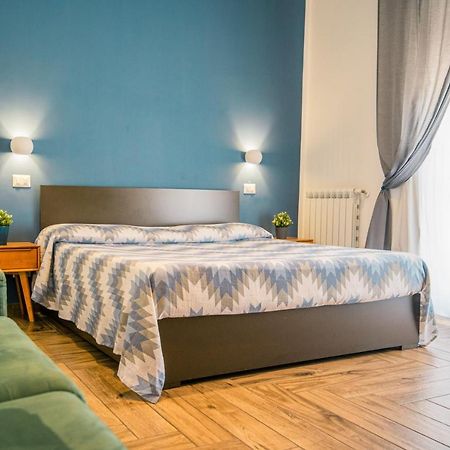 Hub Ferroviario - 12 Posti Letto Per Il Tuo Gruppo A Napoli Con Wifi E Netflix Bed & Breakfast Dış mekan fotoğraf