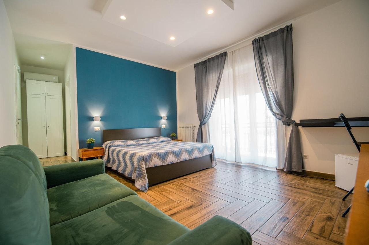 Hub Ferroviario - 12 Posti Letto Per Il Tuo Gruppo A Napoli Con Wifi E Netflix Bed & Breakfast Dış mekan fotoğraf