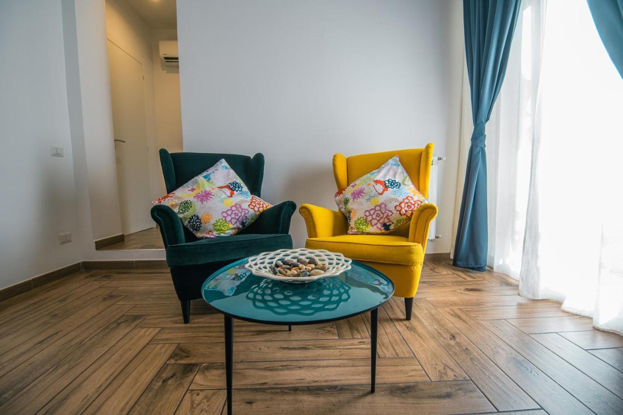 Hub Ferroviario - 12 Posti Letto Per Il Tuo Gruppo A Napoli Con Wifi E Netflix Bed & Breakfast Dış mekan fotoğraf