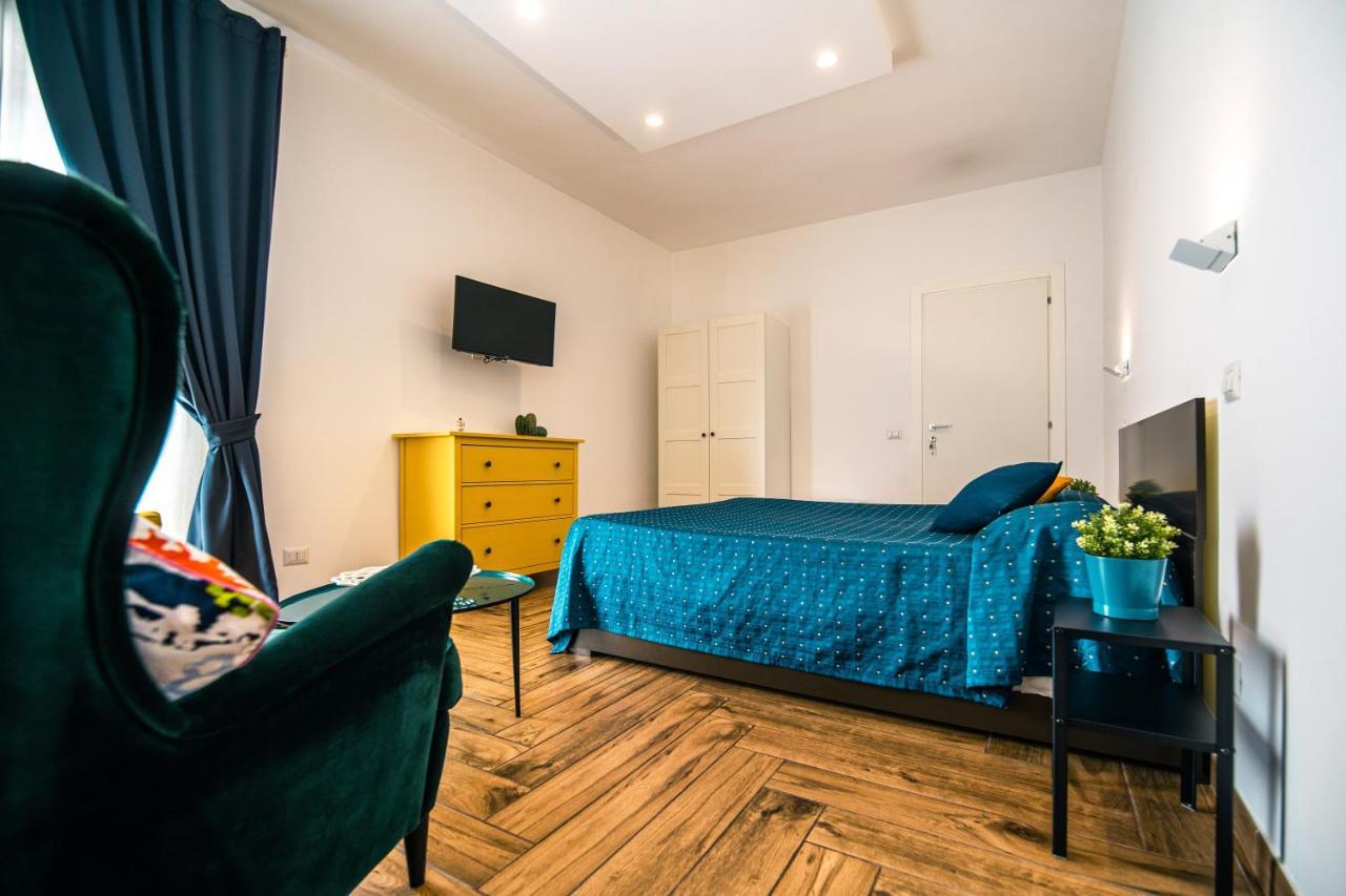 Hub Ferroviario - 12 Posti Letto Per Il Tuo Gruppo A Napoli Con Wifi E Netflix Bed & Breakfast Dış mekan fotoğraf