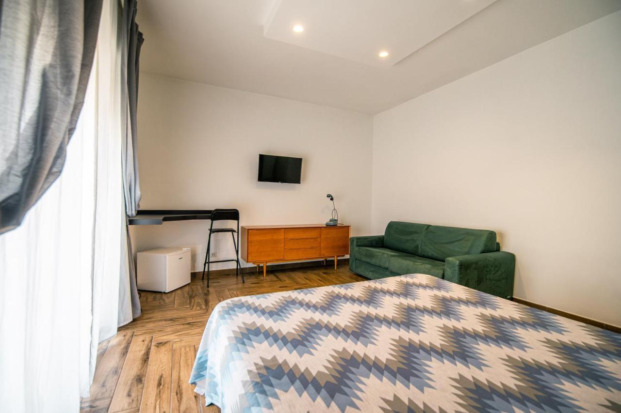 Hub Ferroviario - 12 Posti Letto Per Il Tuo Gruppo A Napoli Con Wifi E Netflix Bed & Breakfast Dış mekan fotoğraf