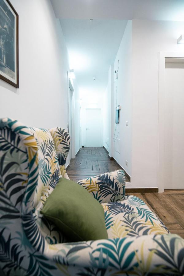Hub Ferroviario - 12 Posti Letto Per Il Tuo Gruppo A Napoli Con Wifi E Netflix Bed & Breakfast Dış mekan fotoğraf