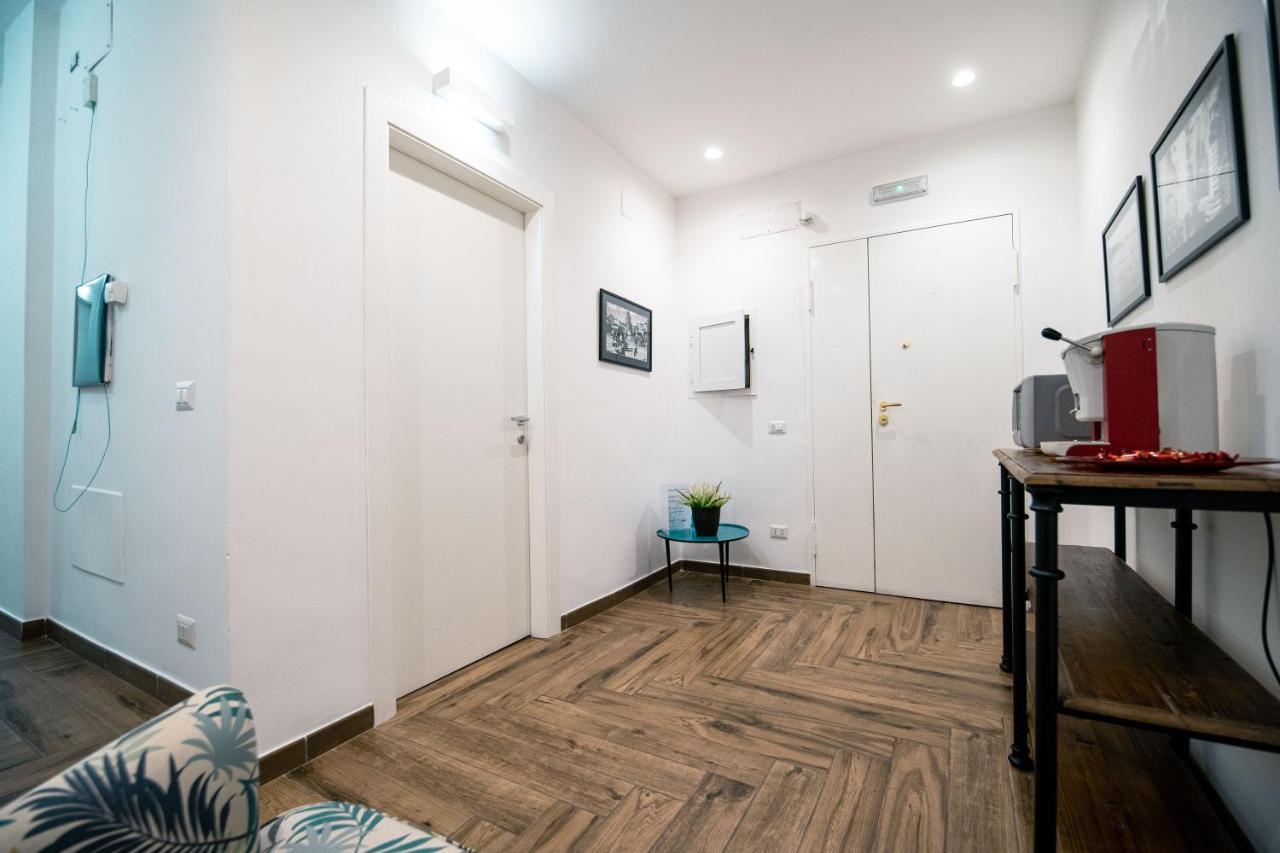 Hub Ferroviario - 12 Posti Letto Per Il Tuo Gruppo A Napoli Con Wifi E Netflix Bed & Breakfast Dış mekan fotoğraf
