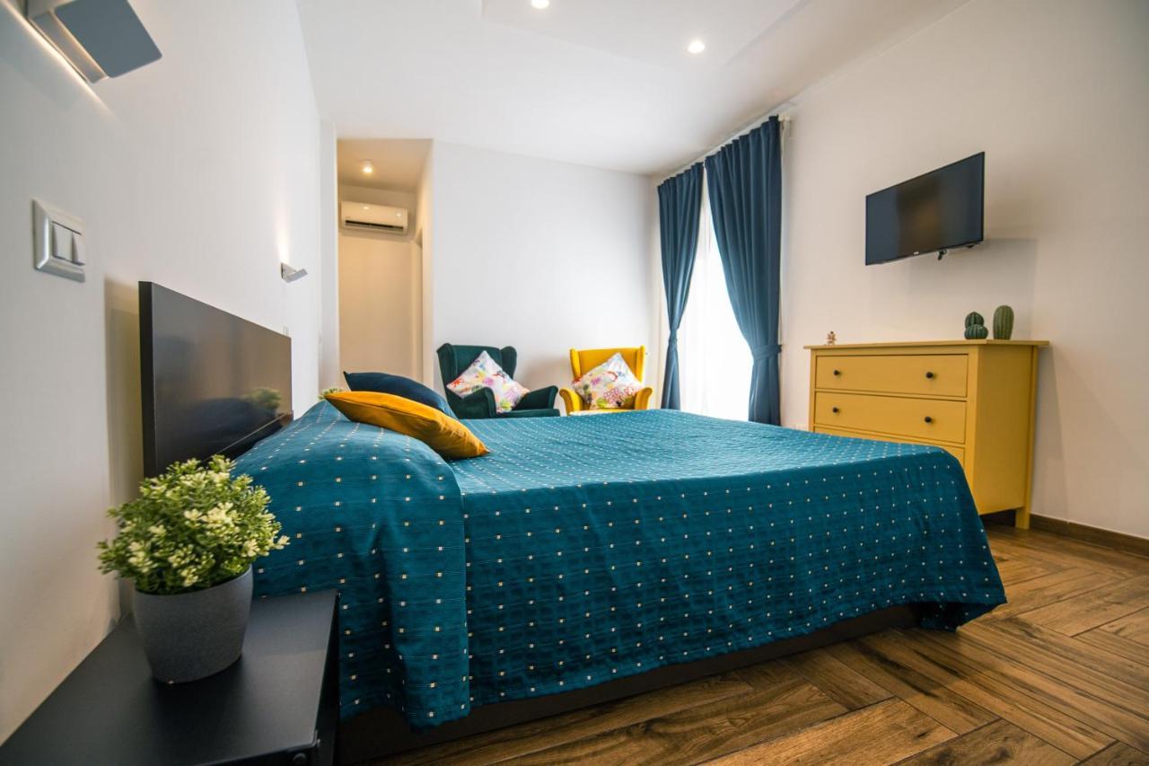 Hub Ferroviario - 12 Posti Letto Per Il Tuo Gruppo A Napoli Con Wifi E Netflix Bed & Breakfast Dış mekan fotoğraf
