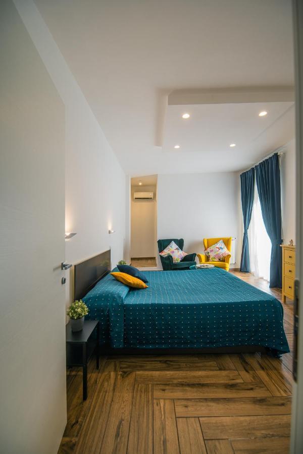 Hub Ferroviario - 12 Posti Letto Per Il Tuo Gruppo A Napoli Con Wifi E Netflix Bed & Breakfast Dış mekan fotoğraf