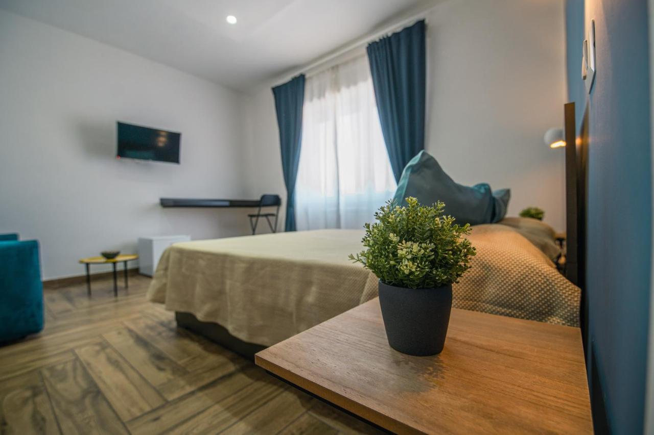 Hub Ferroviario - 12 Posti Letto Per Il Tuo Gruppo A Napoli Con Wifi E Netflix Bed & Breakfast Dış mekan fotoğraf