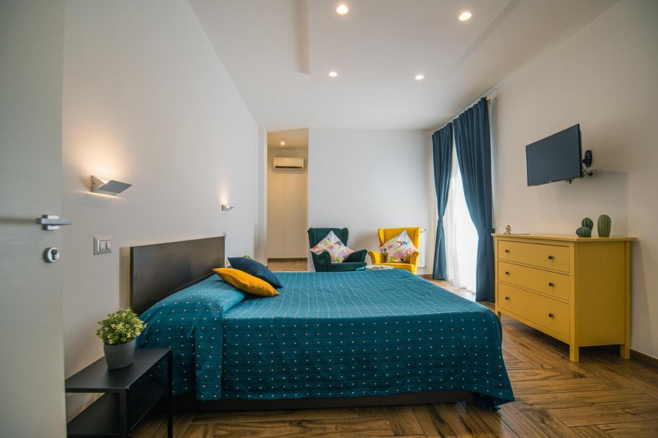 Hub Ferroviario - 12 Posti Letto Per Il Tuo Gruppo A Napoli Con Wifi E Netflix Bed & Breakfast Dış mekan fotoğraf