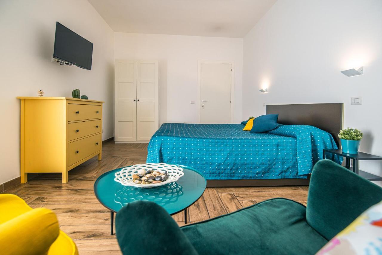 Hub Ferroviario - 12 Posti Letto Per Il Tuo Gruppo A Napoli Con Wifi E Netflix Bed & Breakfast Dış mekan fotoğraf