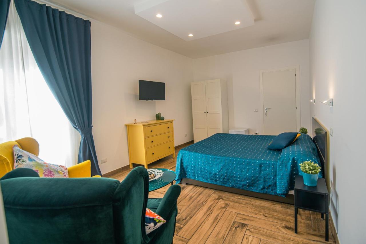 Hub Ferroviario - 12 Posti Letto Per Il Tuo Gruppo A Napoli Con Wifi E Netflix Bed & Breakfast Dış mekan fotoğraf