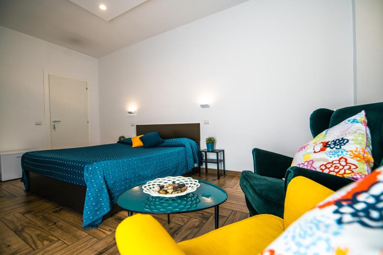 Hub Ferroviario - 12 Posti Letto Per Il Tuo Gruppo A Napoli Con Wifi E Netflix Bed & Breakfast Dış mekan fotoğraf