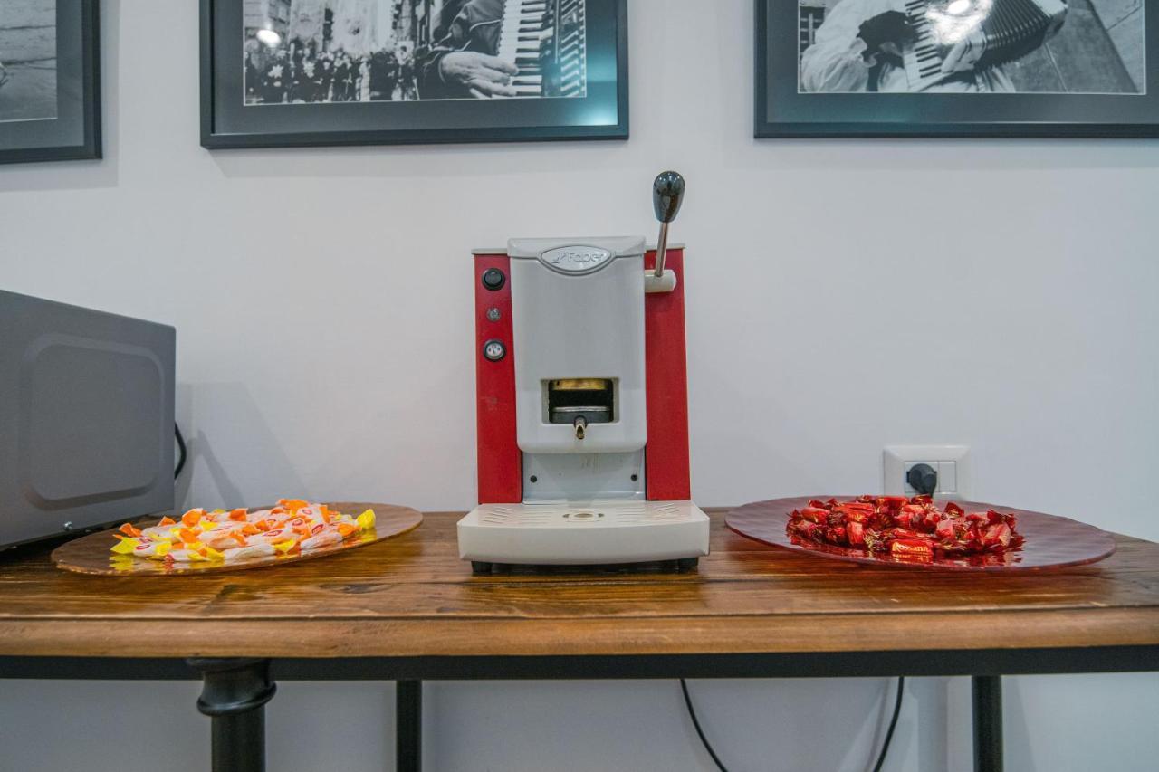 Hub Ferroviario - 12 Posti Letto Per Il Tuo Gruppo A Napoli Con Wifi E Netflix Bed & Breakfast Dış mekan fotoğraf